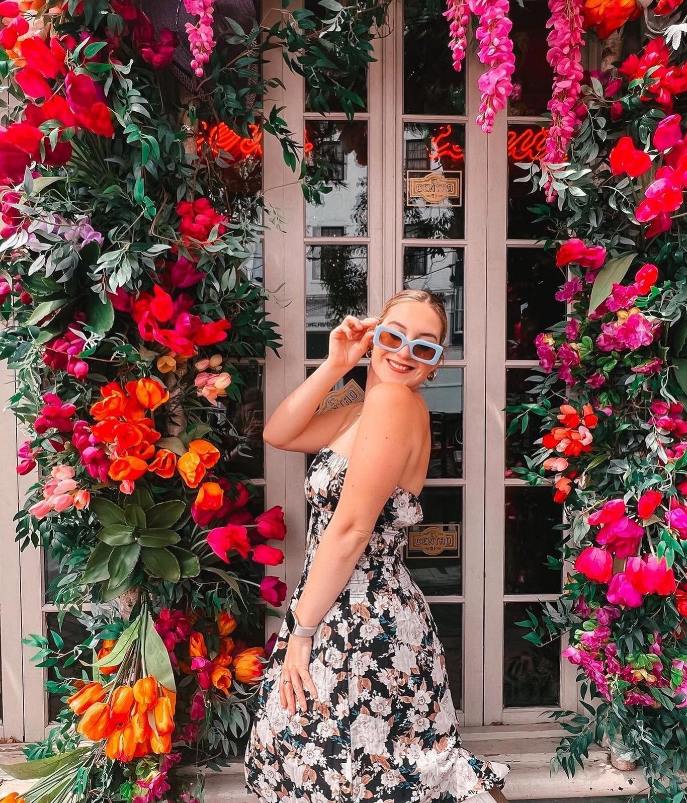 Blooming beauty in our restaurant's enchanting floral setting. We love it! 😍🌸
Thank you for this beautiful photo @livwoodd ☺️
Decor by @beeinspiredevents 🌺
#dcmoments #springindc #dcspring #elcentrodc #floraldecor #flowerdecoration #dcdinning #